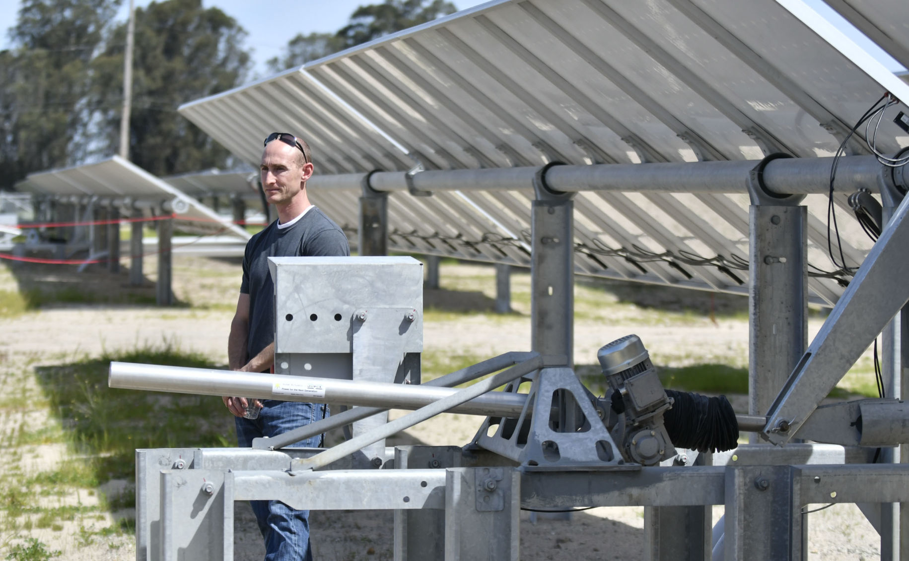 041018 VAFB solar array 03.jpg